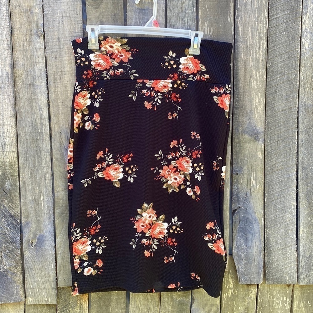 Lularoe Pencil Skirt with Floral Design size Large